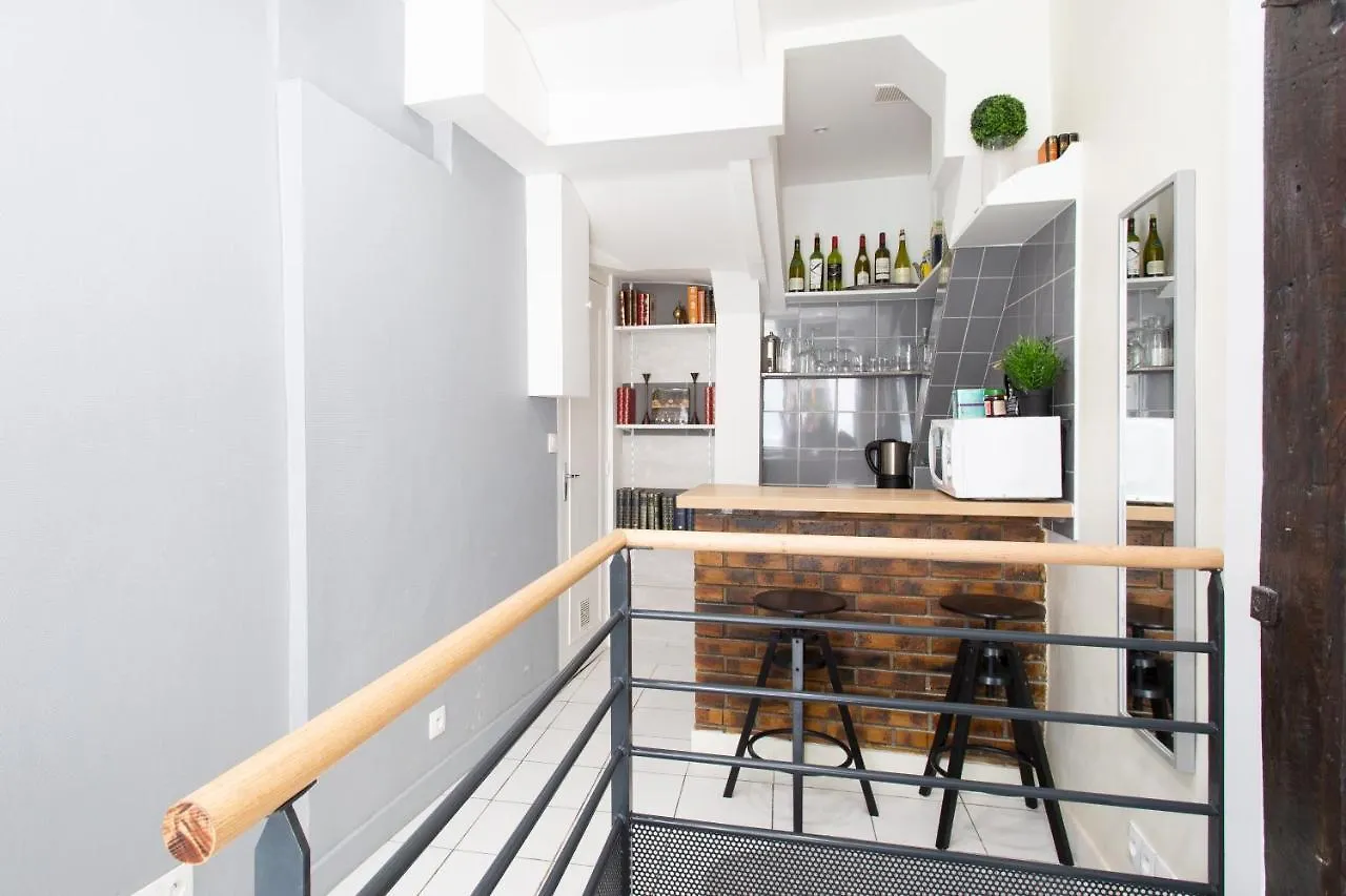 Charming Small Duplex - Heart Of 아파트 *